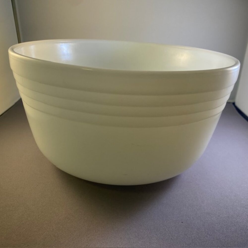 Pyrex Hamilton Beach Large White Milk Glass Ribbed Mixing Bowl Made in USA 8.5”
